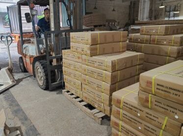 लिविंग रूम फर्नीचर इटैलियन मॉडर्न लेदर कॉम्बिनेशन सोफा, एलिगेंट यूरोपीय वुडन डिज़ाइन और स्पंज फिलिंग के साथ 8